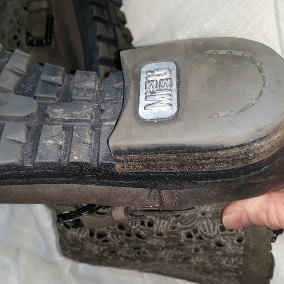 Miu Miu brown leather and lace womens shin high boots. Made in Italy. Size 8.5 - Picture 5 of 11